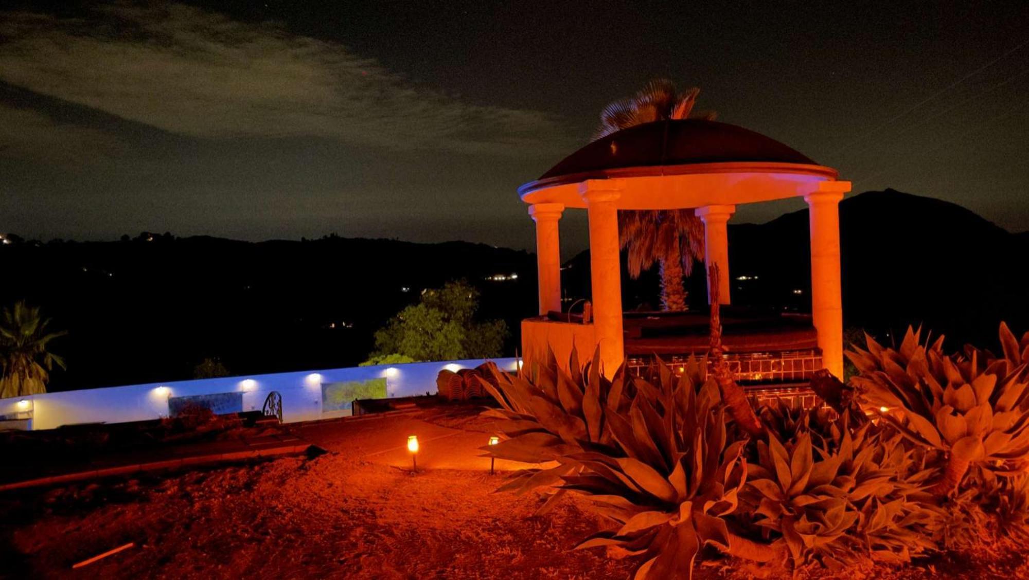 Private Home On 10 Acres - Heated Salt Pool & Jacuzzi, Mountain & City Views, Horseshoes, Basketball, Bbq, Golf Putting, Foosball, Croquet, Bose Stereo, White Cotton Bedding - Hilltop Hacienda, Pool Heat Optional Jamul Екстериор снимка