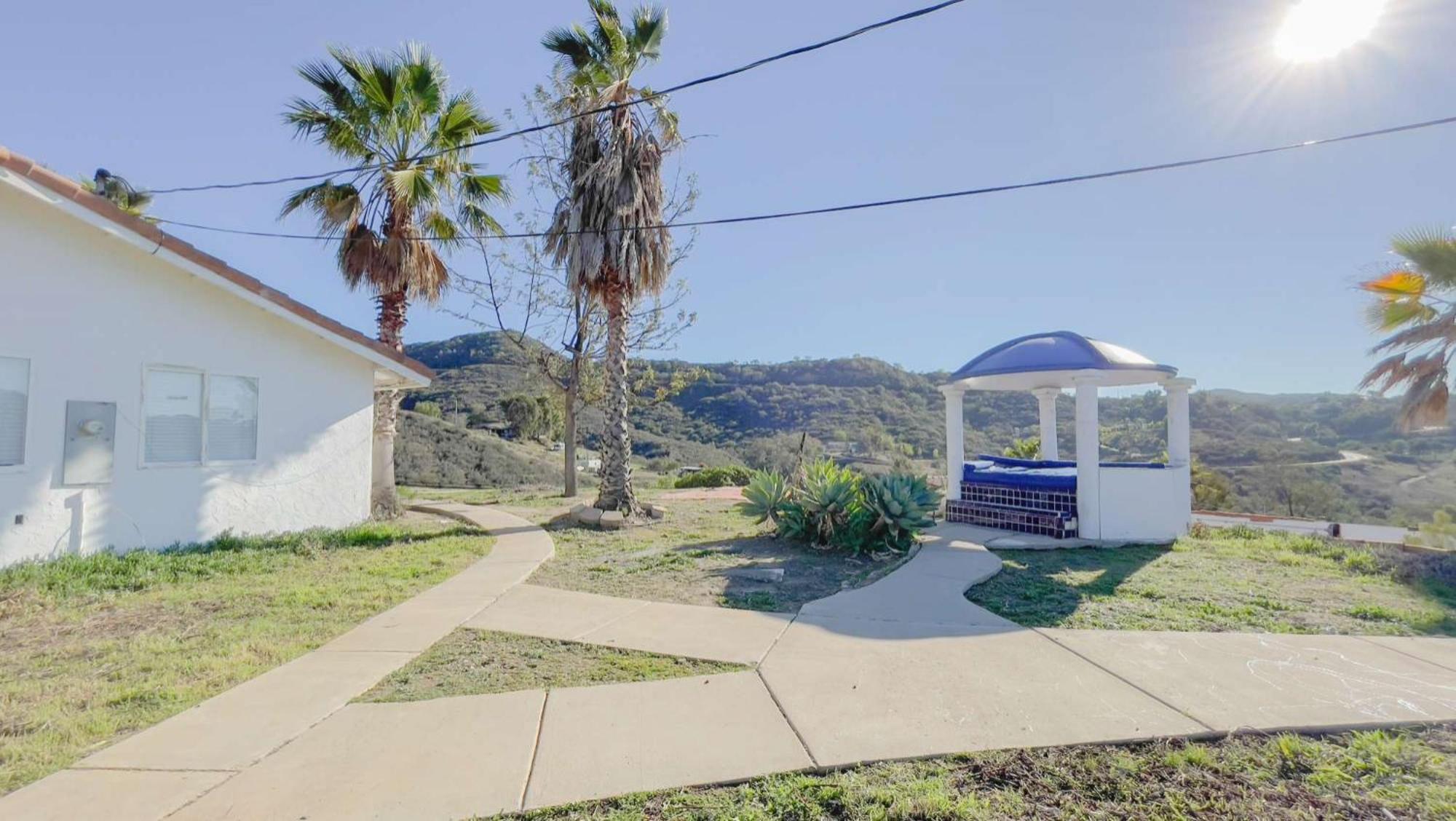 Private Home On 10 Acres - Heated Salt Pool & Jacuzzi, Mountain & City Views, Horseshoes, Basketball, Bbq, Golf Putting, Foosball, Croquet, Bose Stereo, White Cotton Bedding - Hilltop Hacienda, Pool Heat Optional Jamul Екстериор снимка