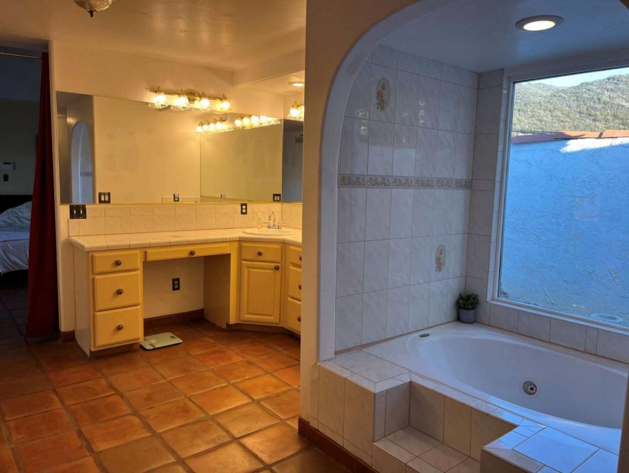 Private Home On 10 Acres - Heated Salt Pool & Jacuzzi, Mountain & City Views, Horseshoes, Basketball, Bbq, Golf Putting, Foosball, Croquet, Bose Stereo, White Cotton Bedding - Hilltop Hacienda, Pool Heat Optional Jamul Екстериор снимка