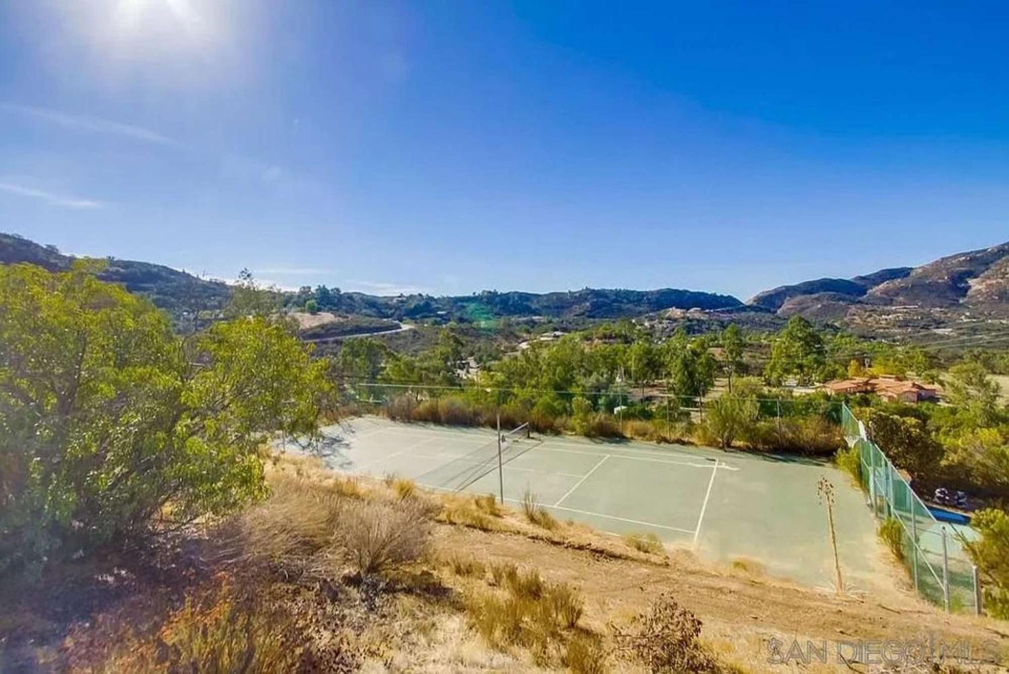 Private Home On 10 Acres - Heated Salt Pool & Jacuzzi, Mountain & City Views, Horseshoes, Basketball, Bbq, Golf Putting, Foosball, Croquet, Bose Stereo, White Cotton Bedding - Hilltop Hacienda, Pool Heat Optional Jamul Екстериор снимка