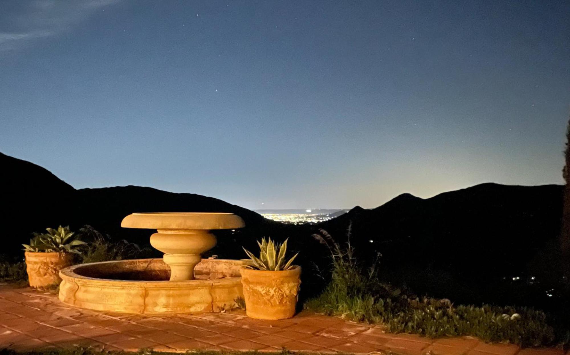 Private Home On 10 Acres - Heated Salt Pool & Jacuzzi, Mountain & City Views, Horseshoes, Basketball, Bbq, Golf Putting, Foosball, Croquet, Bose Stereo, White Cotton Bedding - Hilltop Hacienda, Pool Heat Optional Jamul Екстериор снимка