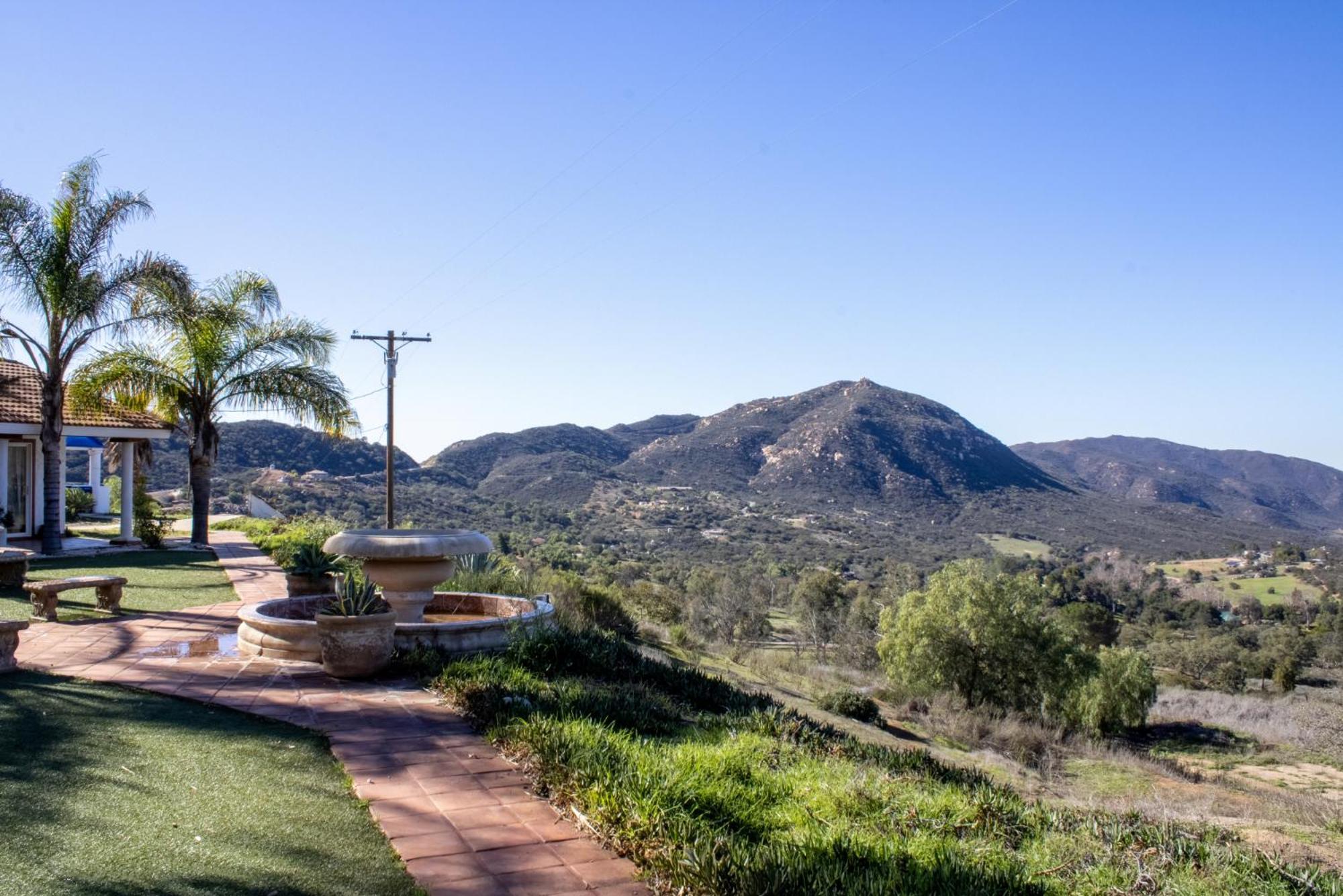 Private Home On 10 Acres - Heated Salt Pool & Jacuzzi, Mountain & City Views, Horseshoes, Basketball, Bbq, Golf Putting, Foosball, Croquet, Bose Stereo, White Cotton Bedding - Hilltop Hacienda, Pool Heat Optional Jamul Екстериор снимка