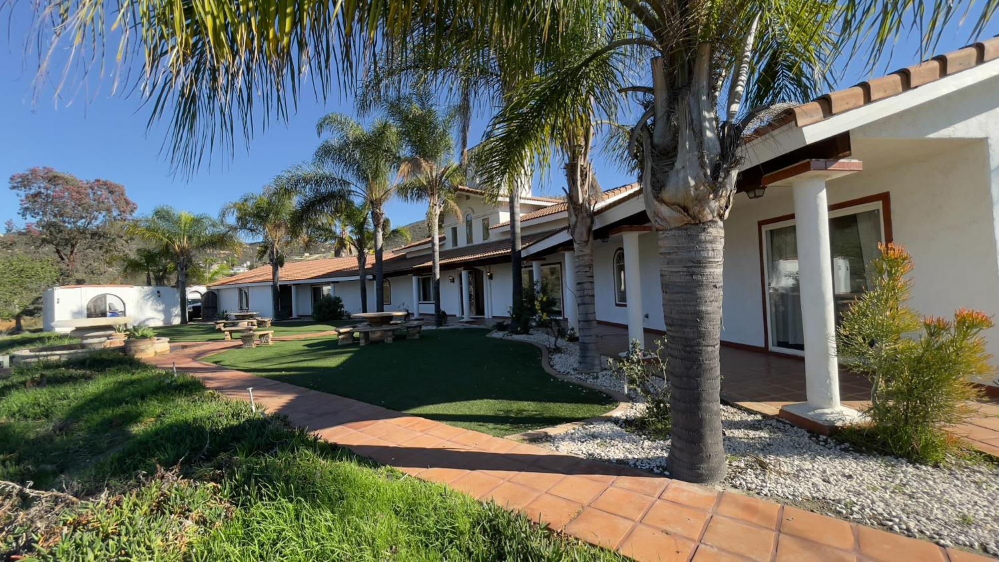 Private Home On 10 Acres - Heated Salt Pool & Jacuzzi, Mountain & City Views, Horseshoes, Basketball, Bbq, Golf Putting, Foosball, Croquet, Bose Stereo, White Cotton Bedding - Hilltop Hacienda, Pool Heat Optional Jamul Екстериор снимка